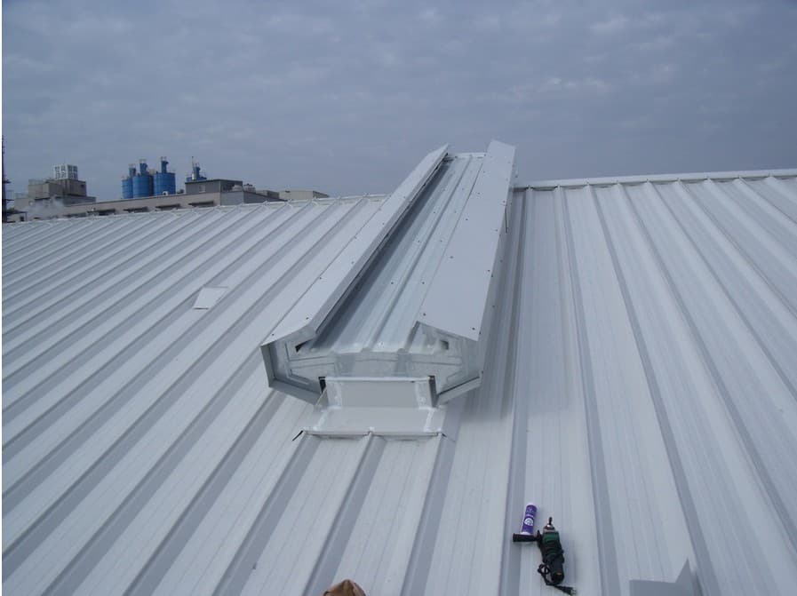 折线型弧形横向通风天窗